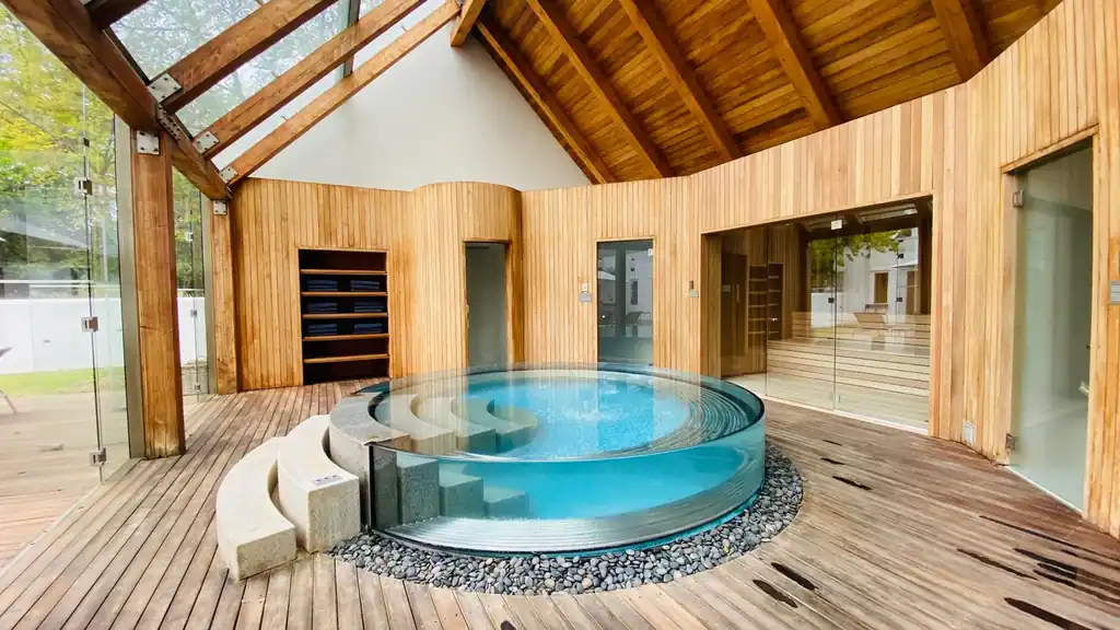 Modern jacuzzi